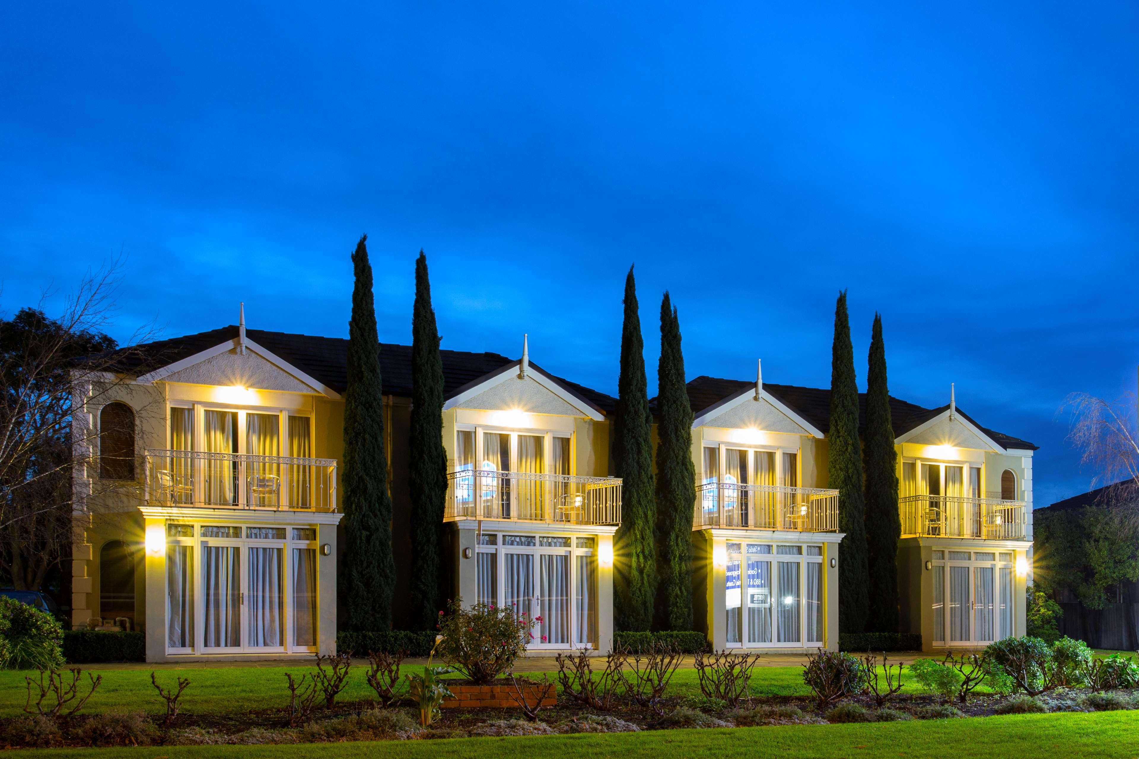 Best Western Colonial Village Motel Γουόρναμπουλ Εξωτερικό φωτογραφία