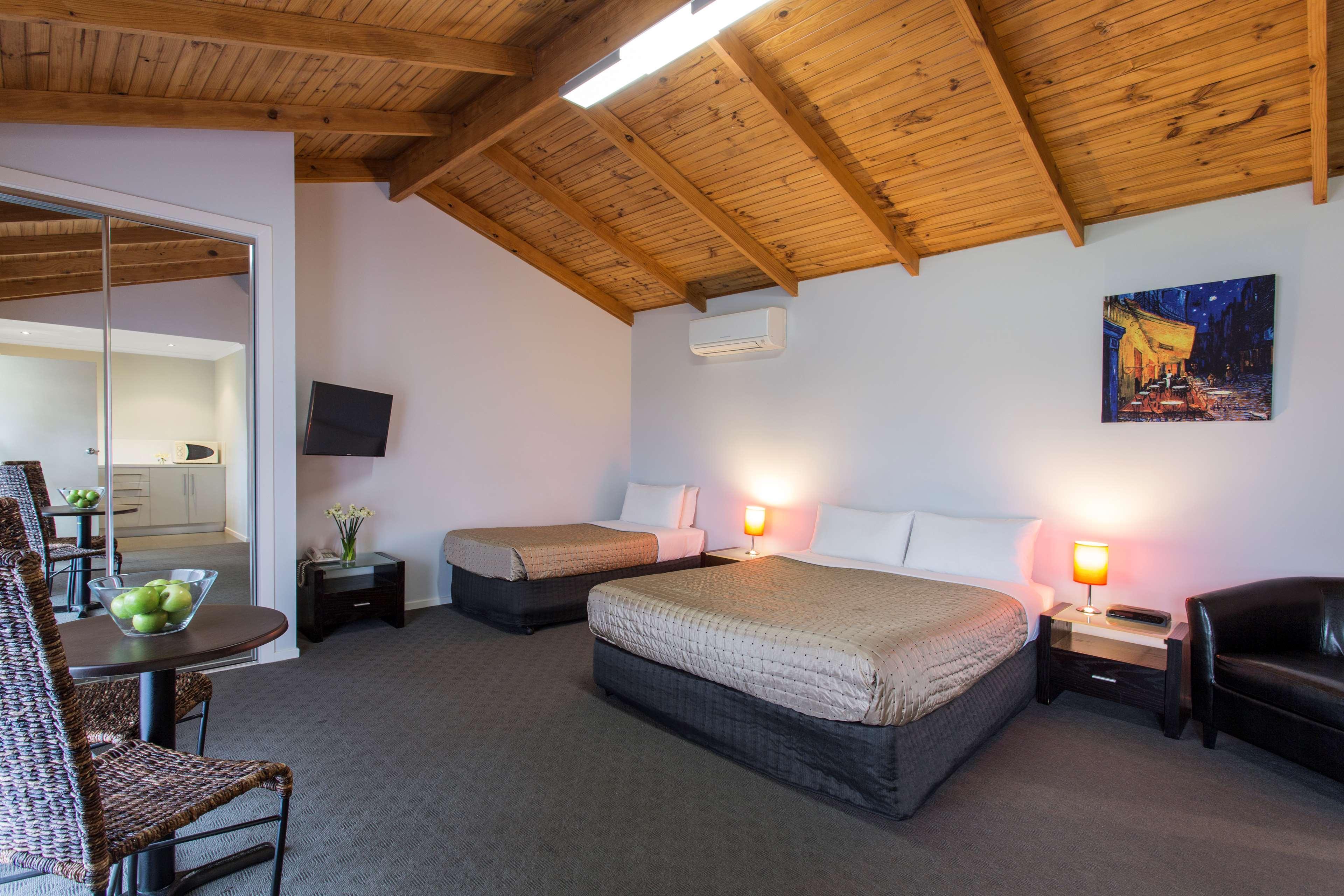 Best Western Colonial Village Motel Γουόρναμπουλ Εξωτερικό φωτογραφία