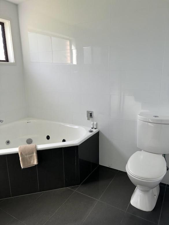 Best Western Colonial Village Motel Γουόρναμπουλ Δωμάτιο φωτογραφία